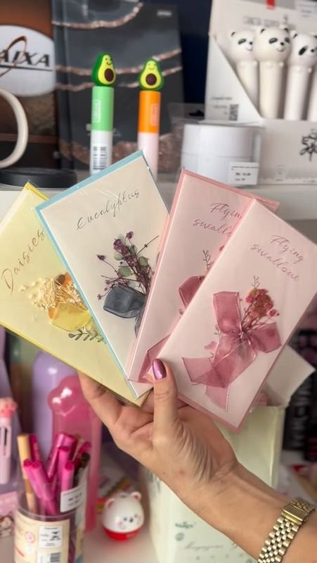Papel cartão com envelope para presente na Papelier